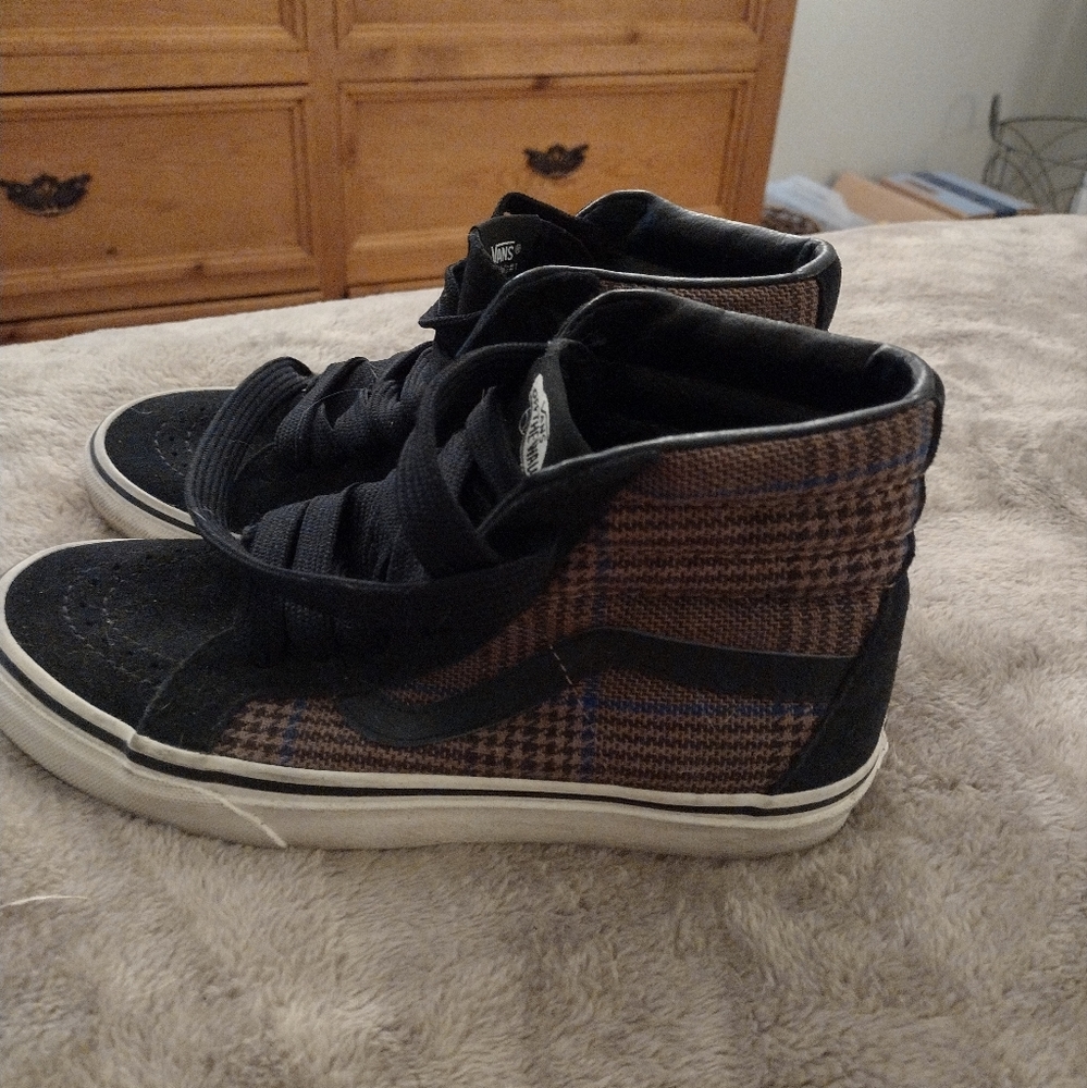 Vans women's size 7, plaid skater shoe